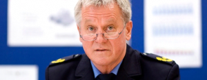... die Abberufung des Dresdner Polizeipräsidenten <b>Dieter Hanitsch</b> nach der ... - Dieter-Hanitsch-300x117