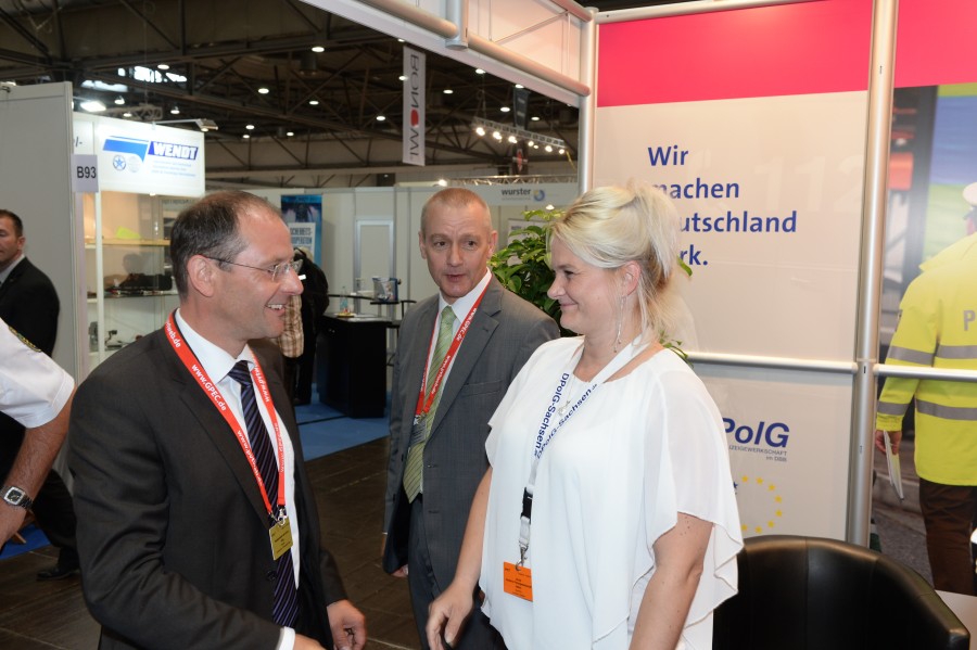 Innenminister Ulbig am Stand